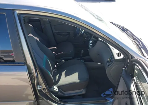 2010 Kia Rio Lx z USA, uszkodzony, nr VIN KNADH4A32A6634576